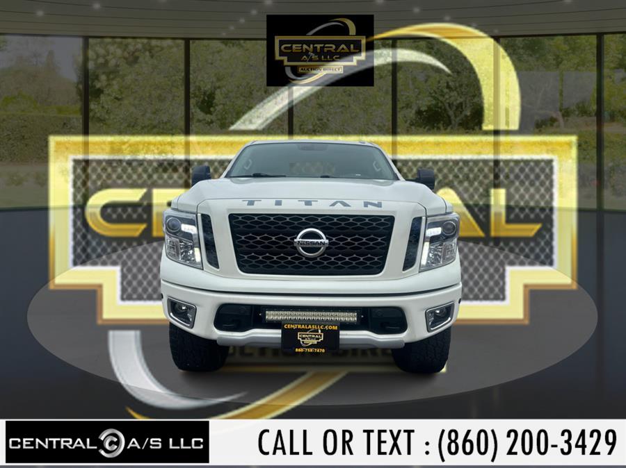 2017 Nissan Titan 4x4 Crew Cab PRO-4X photo