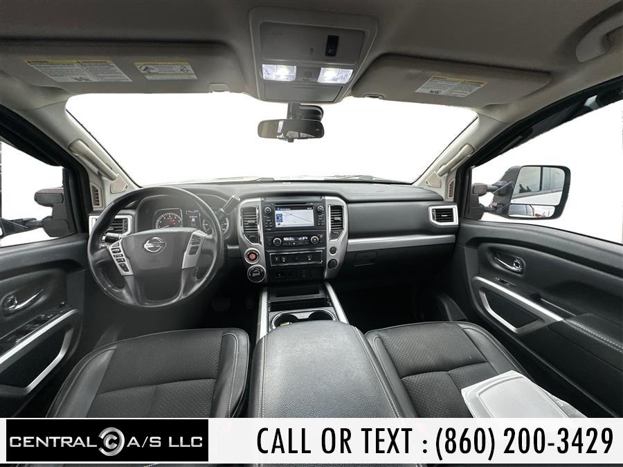 2017 Nissan Titan 4x4 Crew Cab PRO-4X photo