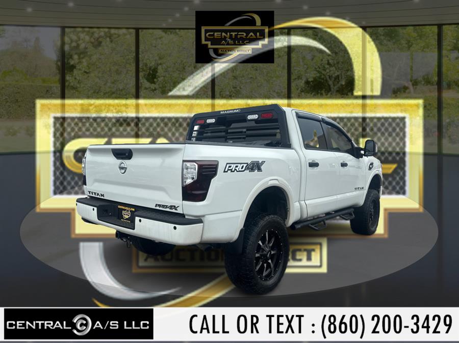 2017 Nissan Titan 4x4 Crew Cab PRO-4X photo