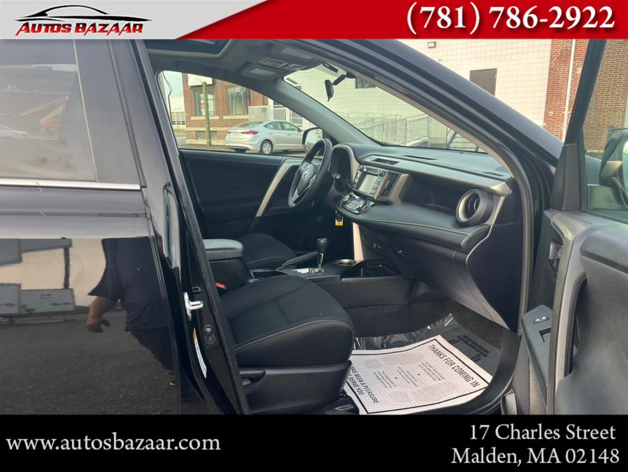 2015 Toyota RAV4 AWD 4dr XLE (Natl) photo