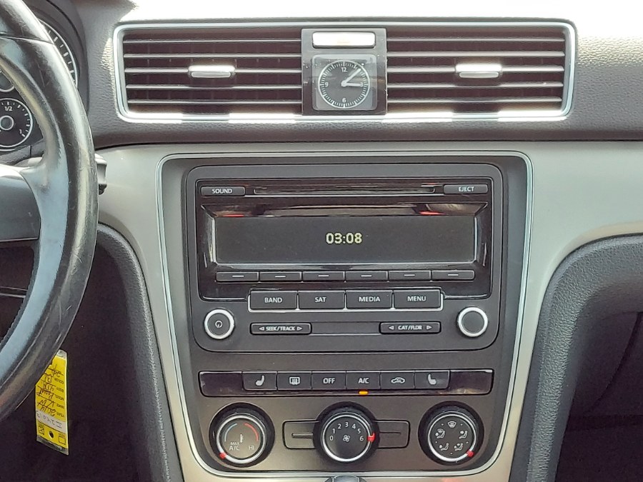 2014 Volkswagen Passat S PZEV photo