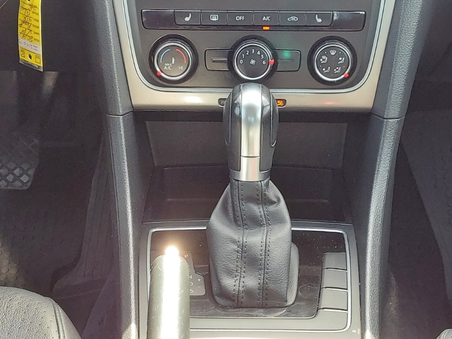 2014 Volkswagen Passat S PZEV photo