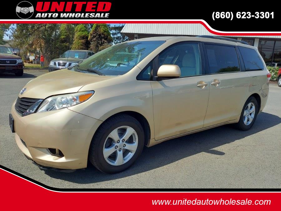 2014 Toyota Sienna LE 7-Passenger Auto Access Sea photo