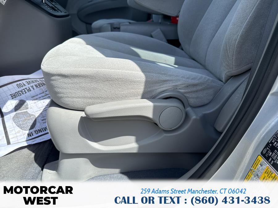 2008 Kia Sedona LX photo