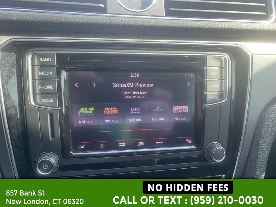2017 Volkswagen Passat R-Line w/Comfort Pkg Auto photo