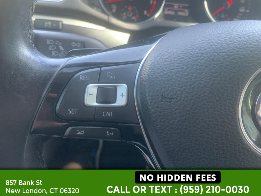 2017 Volkswagen Passat R-Line w/Comfort Pkg Auto photo