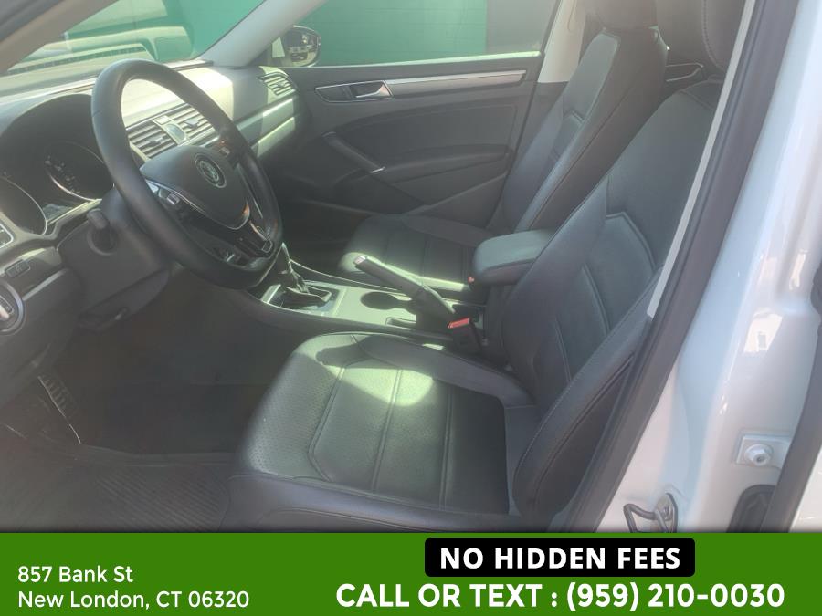 2017 Volkswagen Passat R-Line w/Comfort Pkg Auto photo