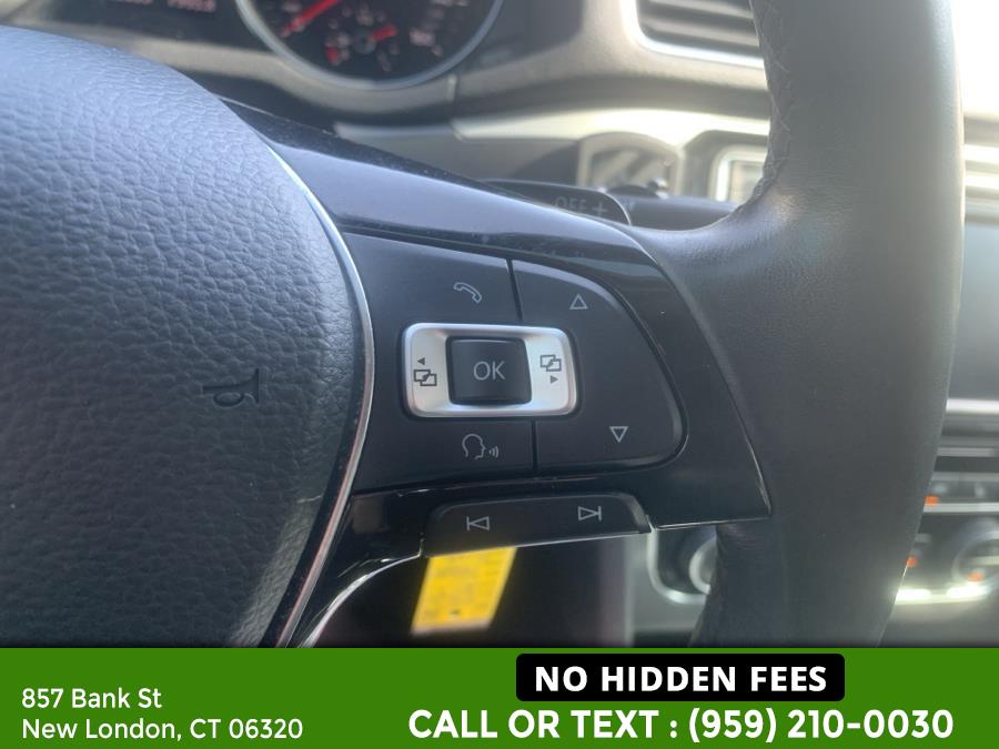 2017 Volkswagen Passat R-Line w/Comfort Pkg Auto photo