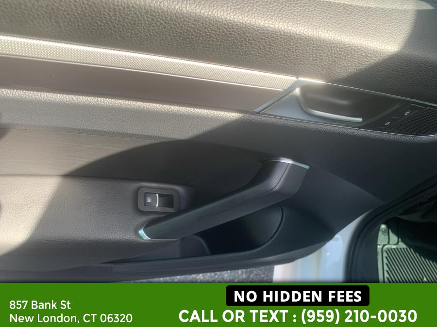 2017 Volkswagen Passat R-Line w/Comfort Pkg Auto photo