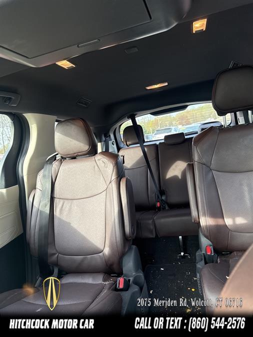 2023 Toyota Sienna Platinum photo