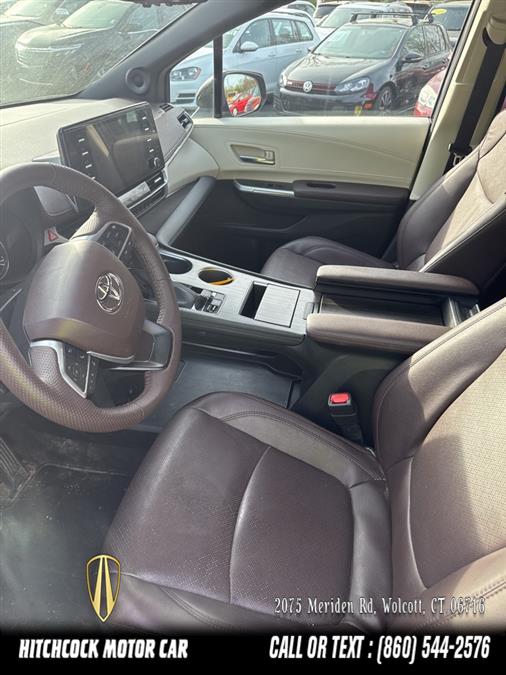 2023 Toyota Sienna Platinum photo