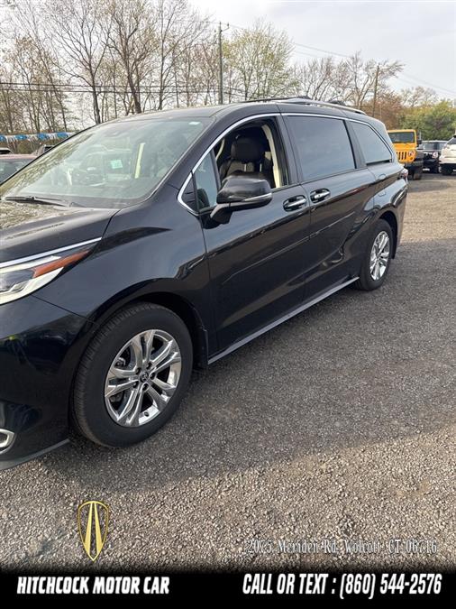 2023 Toyota Sienna Platinum photo