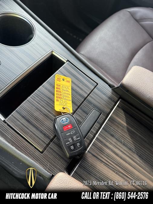2023 Toyota Sienna Platinum photo