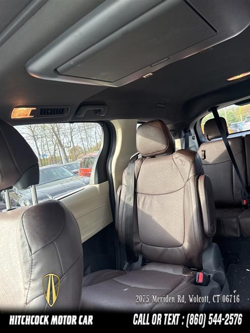 2023 Toyota Sienna Platinum photo