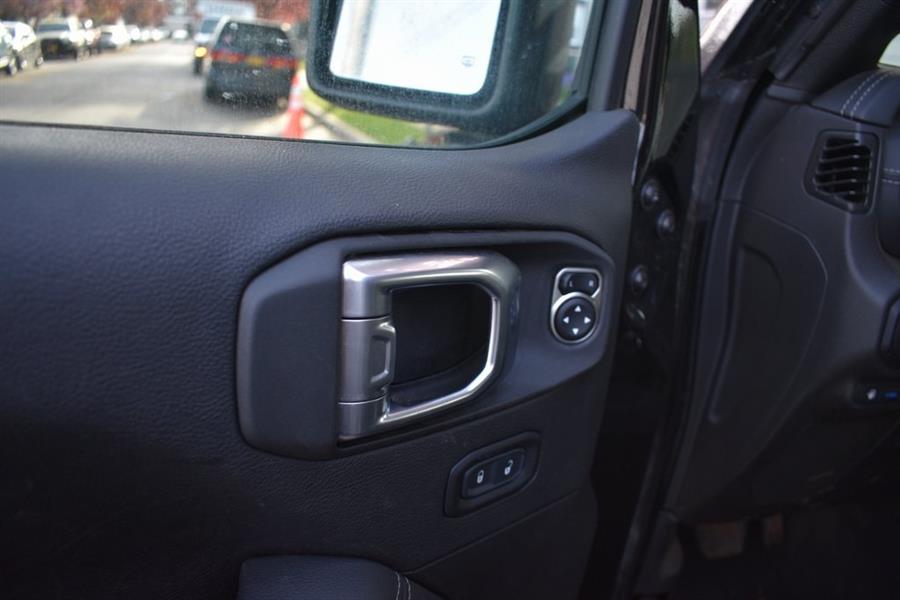 2023 Jeep Wrangler Sahara 4xe photo