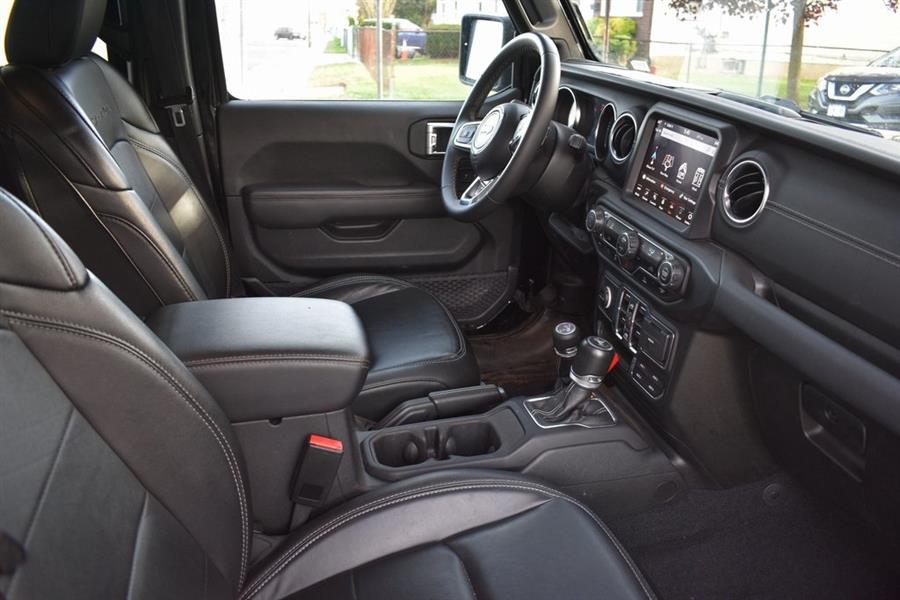2023 Jeep Wrangler Sahara 4xe photo