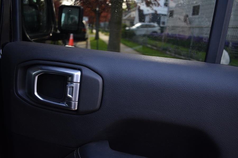 2023 Jeep Wrangler Sahara 4xe photo