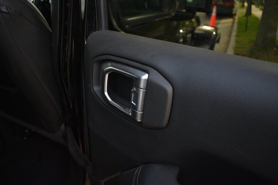 2023 Jeep Wrangler Sahara 4xe photo