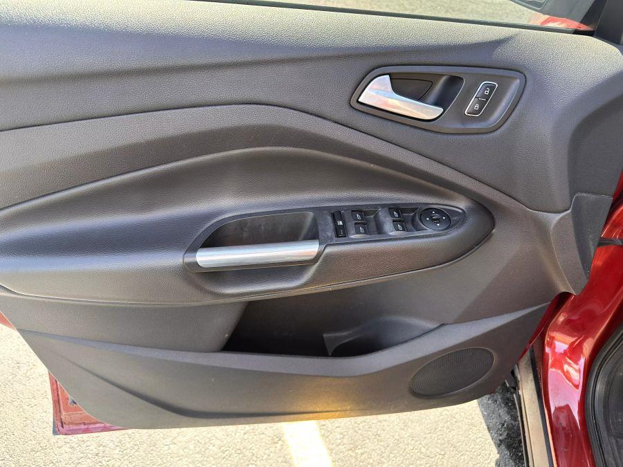 2016 Ford Escape SE Sport Utility 4D photo