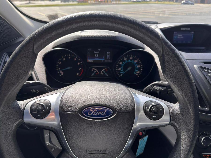 2016 Ford Escape SE Sport Utility 4D photo