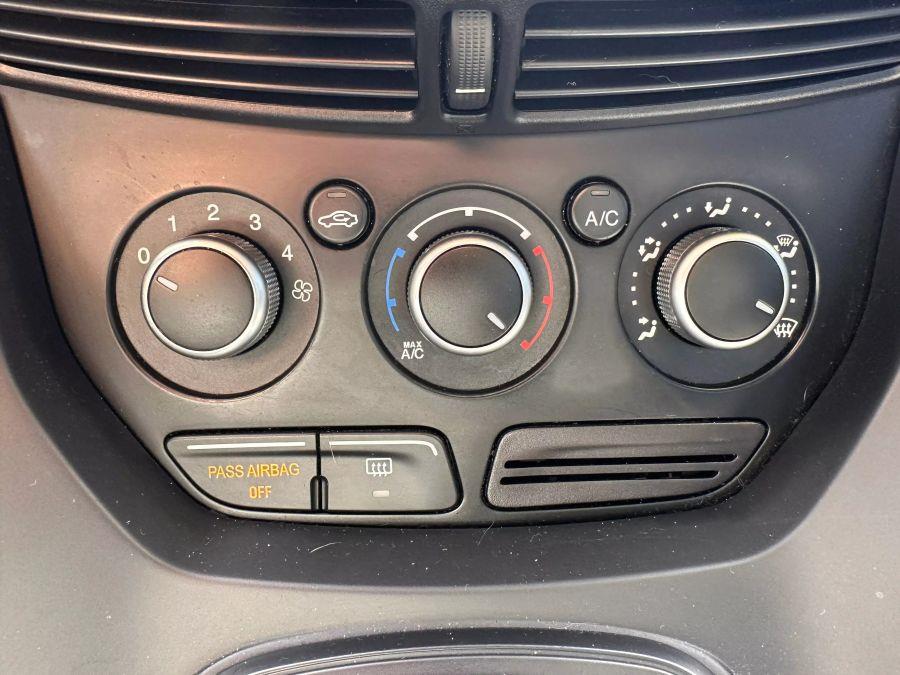 2016 Ford Escape SE Sport Utility 4D photo