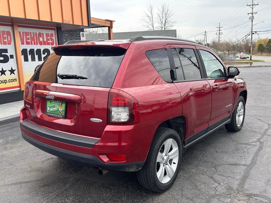 2016 Jeep Compass Latitude Sport Utility 4D photo