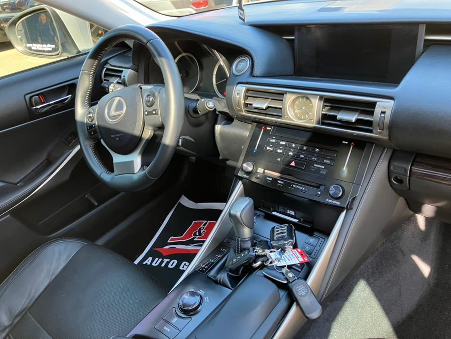 2014 Lexus IS 250 photo