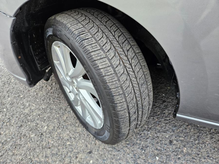 2012 Mazda Mazda5 Sport photo