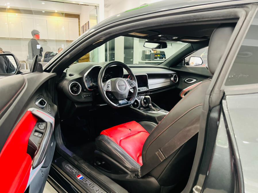 2018 Chevrolet Camaro 2dr Cpe 2LT photo