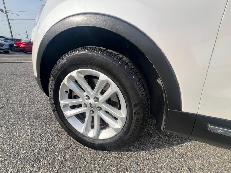 2016 Ford Explorer FWD 4dr XLT photo
