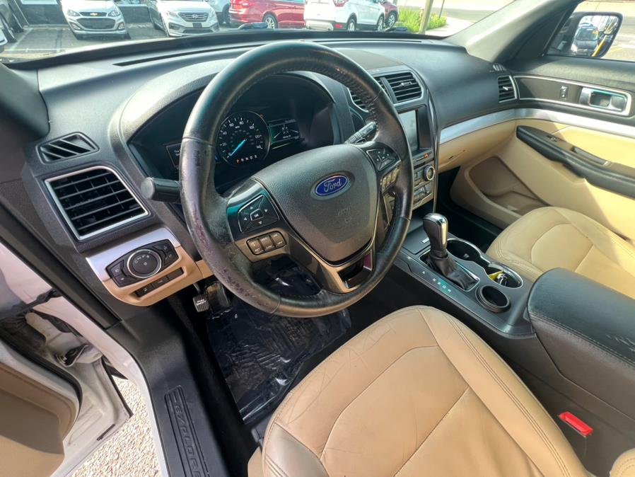 2016 Ford Explorer FWD 4dr XLT photo