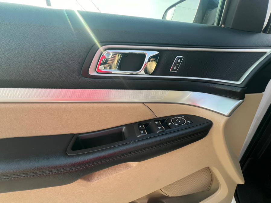 2016 Ford Explorer FWD 4dr XLT photo