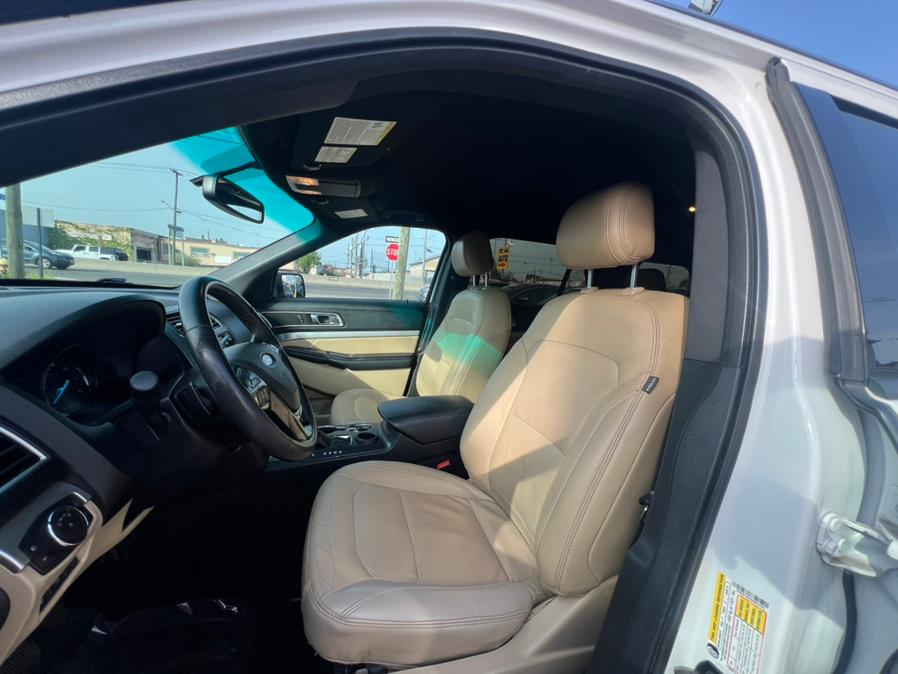 2016 Ford Explorer FWD 4dr XLT photo