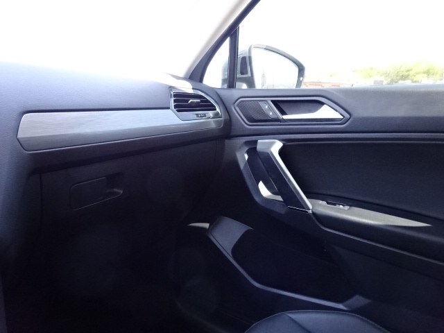 2020 Volkswagen Tiguan 2.0T SEL 4MOTION photo