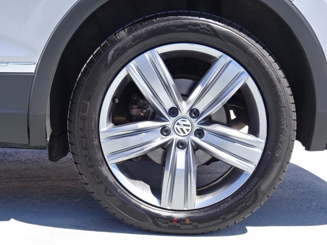 2020 Volkswagen Tiguan 2.0T SEL 4MOTION photo