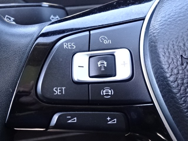 2020 Volkswagen Tiguan 2.0T SEL 4MOTION photo