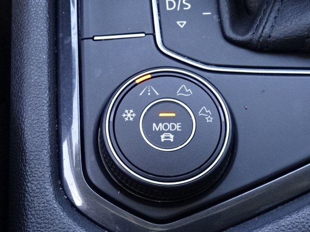 2020 Volkswagen Tiguan 2.0T SEL 4MOTION photo