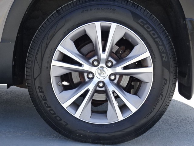 2014 Toyota Highlander LE photo