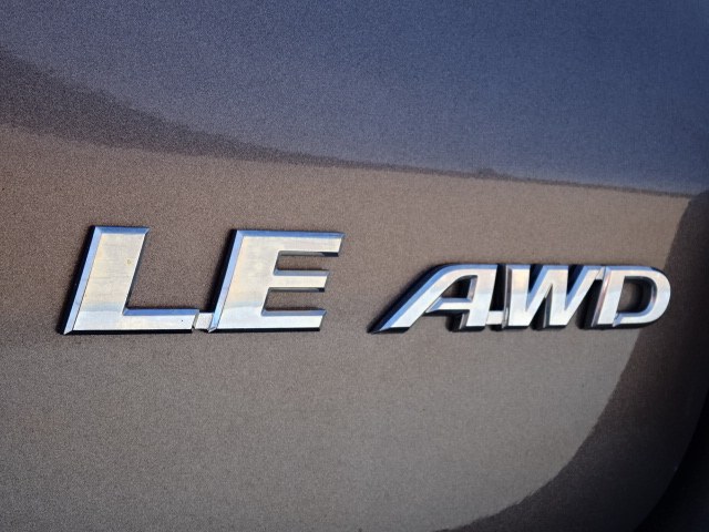 2014 Toyota Highlander LE photo
