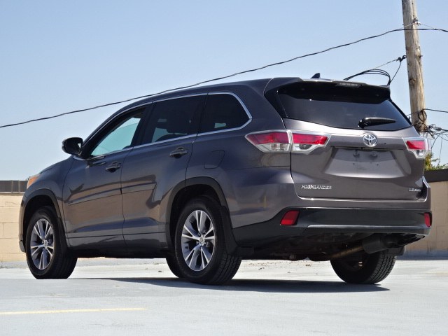 2014 Toyota Highlander LE photo