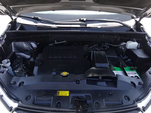 2014 Toyota Highlander LE photo