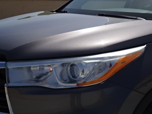 2014 Toyota Highlander LE photo