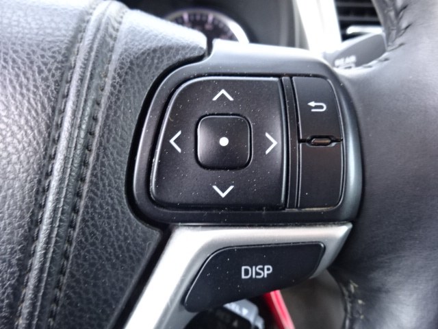 2014 Toyota Highlander LE photo