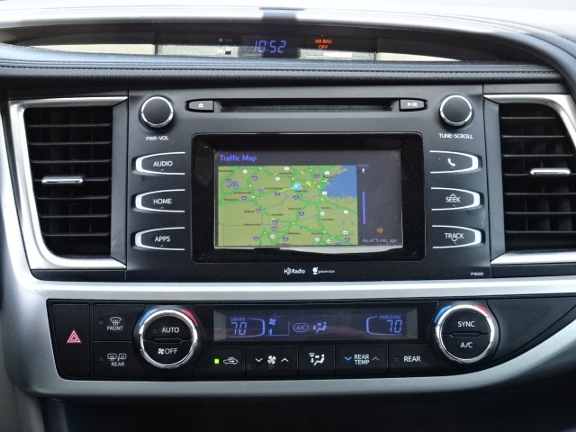 2014 Toyota Highlander LE photo