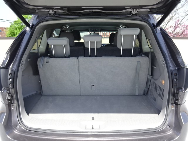 2014 Toyota Highlander LE photo