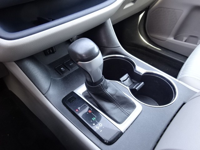 2014 Toyota Highlander LE photo