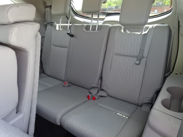 2014 Toyota Highlander LE photo