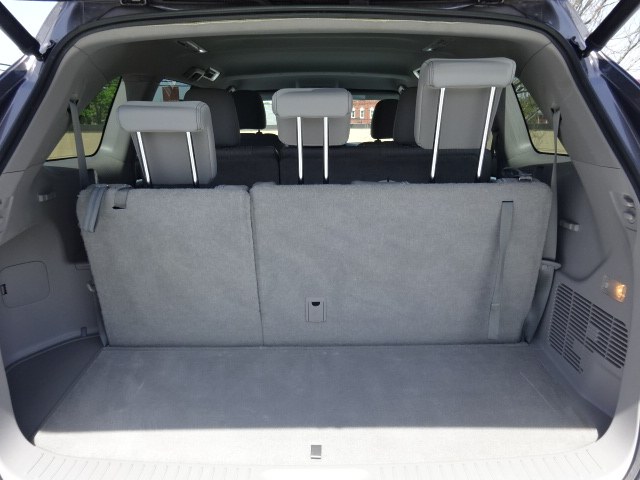2014 Toyota Highlander LE photo