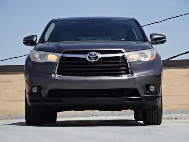 2014 Toyota Highlander LE photo