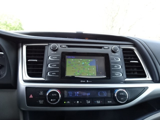 2014 Toyota Highlander LE photo